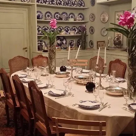 Chateau Manoir De La Leche 住宿加早餐酒店 3*